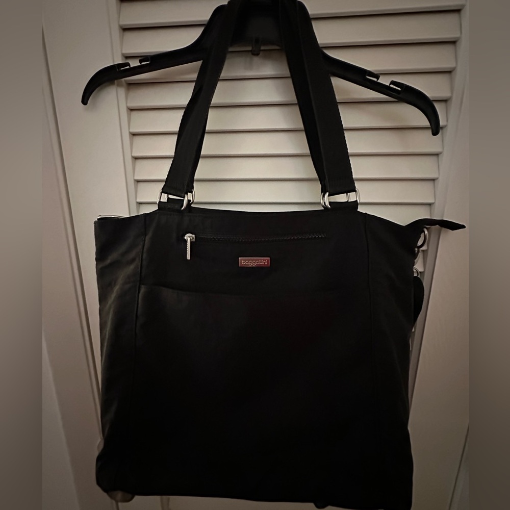 Large Baggalini Black Zippered Tote